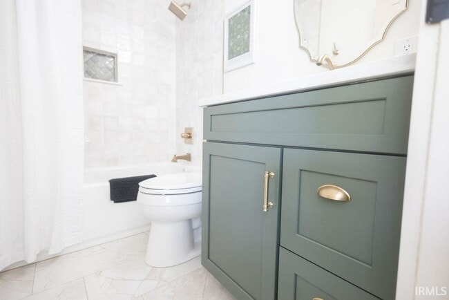 Building Photo - 1122 S Fess Ave