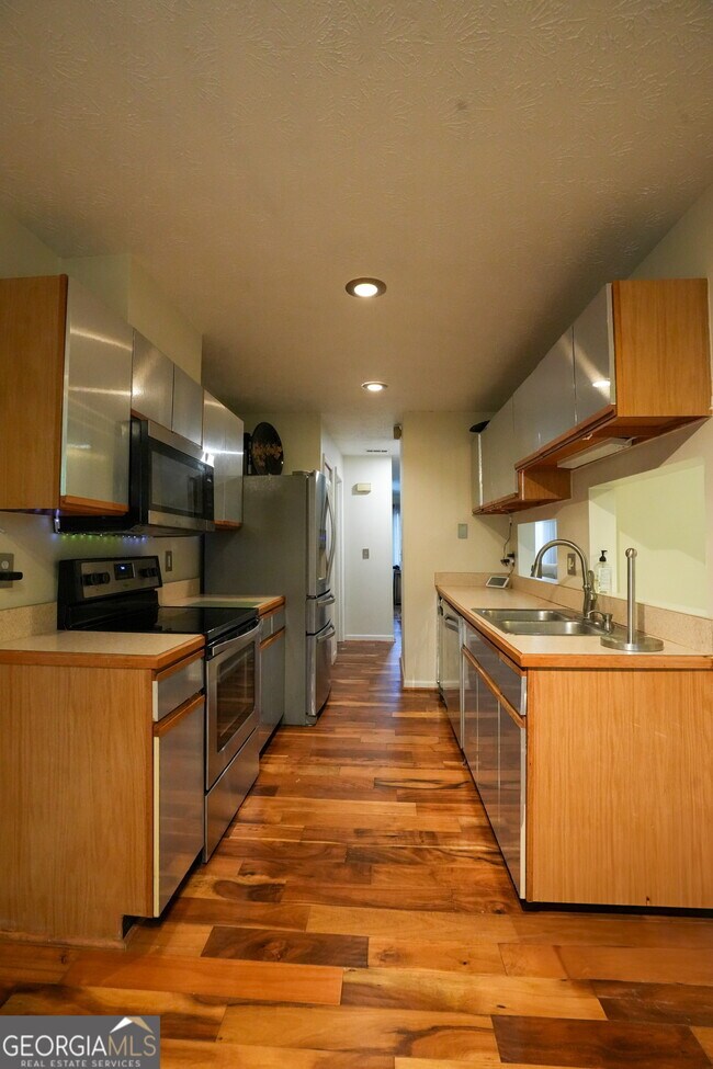 Building Photo - 3 Normandy Ct