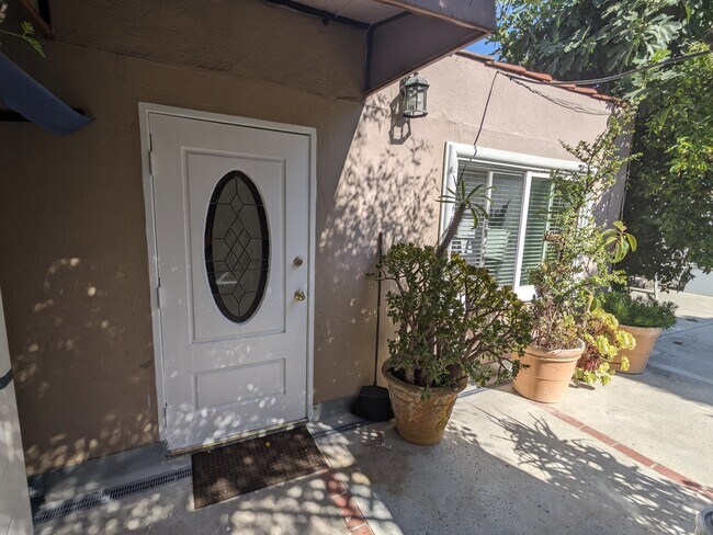 Primary Photo - 328 S Almont Dr