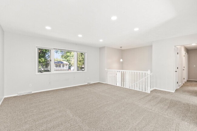 Building Photo - Stylish 3-Bed, 2-Bath Renovated Home with Granite Counters, 2-Car Garage & Large Fenced Yard in O...