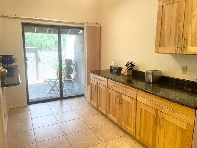 Building Photo - Beautiful home in gated community