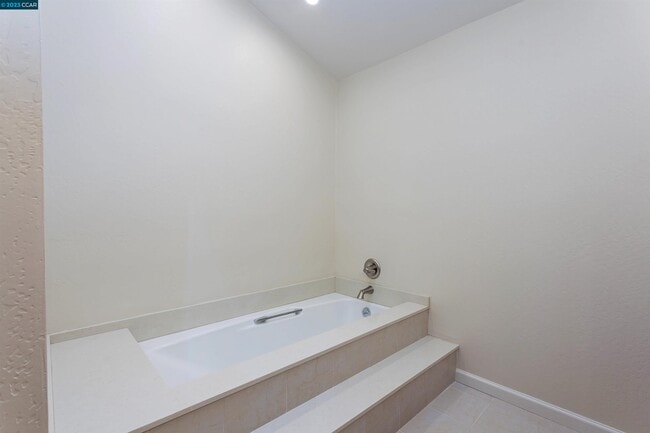 Building Photo - 591 Augusta Dr