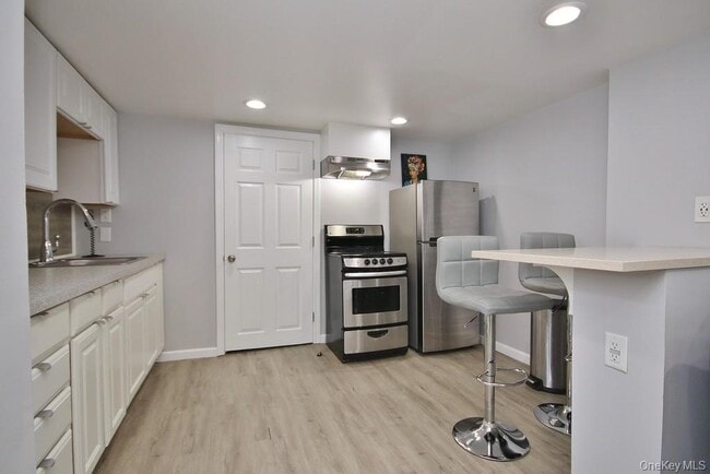 Primary Photo - 208 Myrtle Ave