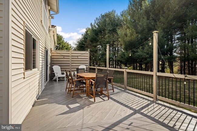 Building Photo - 6 Hounds Hollow Ct