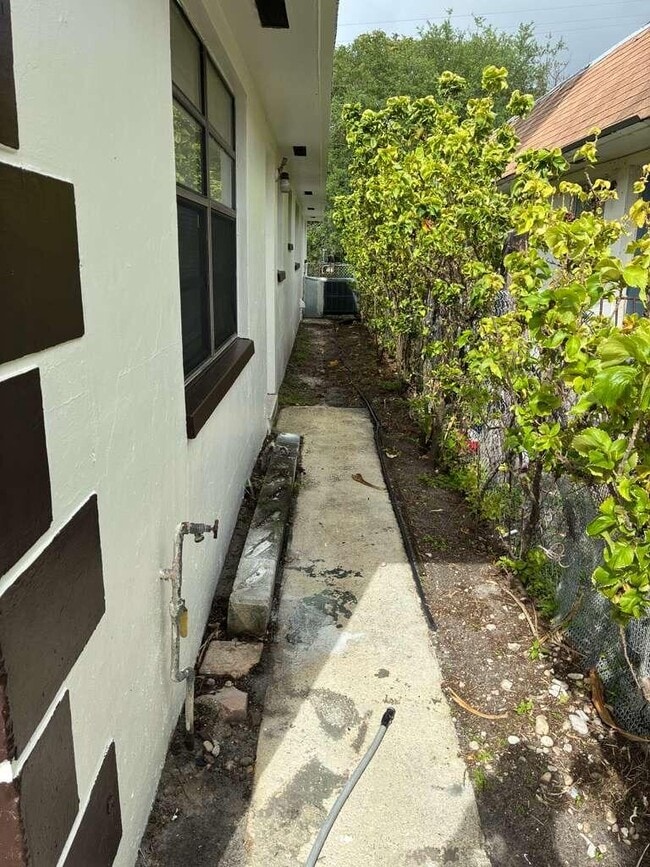 Building Photo - 1329 NW 8th Ave