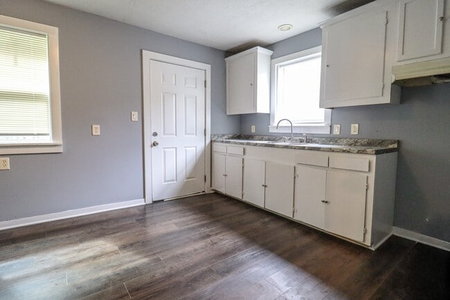 Building Photo - 3051 W Crockett St