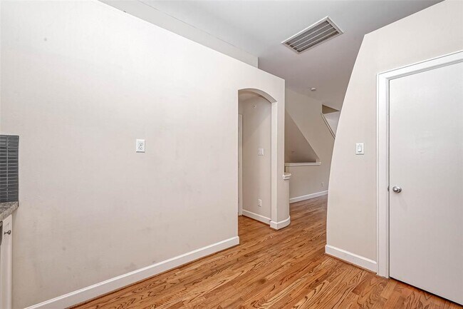 Building Photo - 2710 Hullsmith Dr