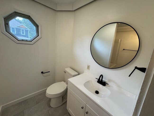 Building Photo - Central Asheville - Renovated Bungalow!