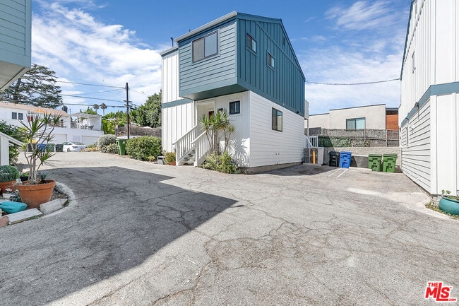 Building Photo - 746 N Dillon St