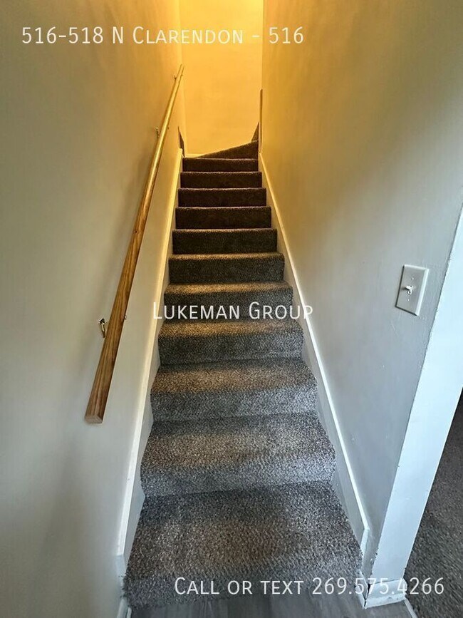 Building Photo - 516-518 N Clarendon-516