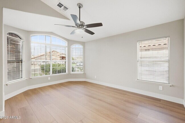 Building Photo - 9941 W Tonopah Dr