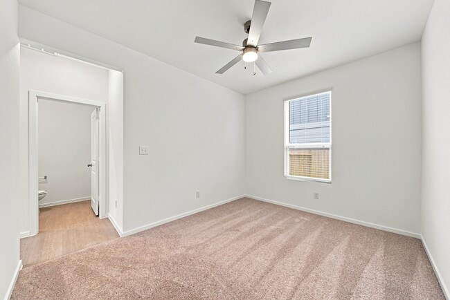 Building Photo - 618 Amber Fls Dr