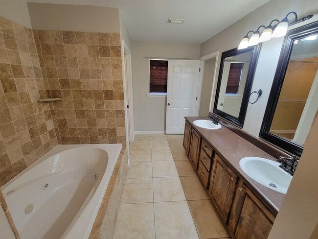 Building Photo - 7288 Mossy Oaks Ct