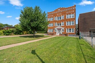 Building Photo - 527 E Walnut St