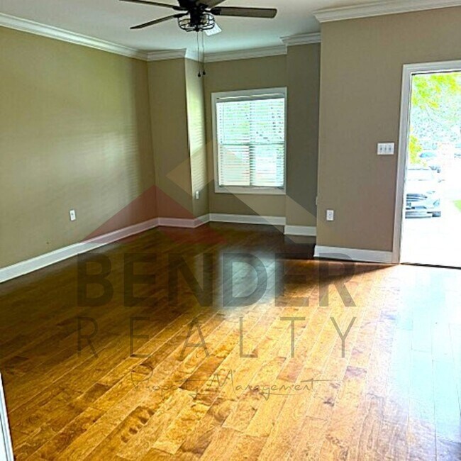 Building Photo - **REDUCED** TOWNHOME IN THE CITY
