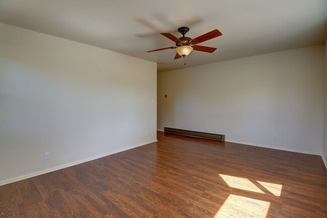 Building Photo - Home in Antelope Hills!