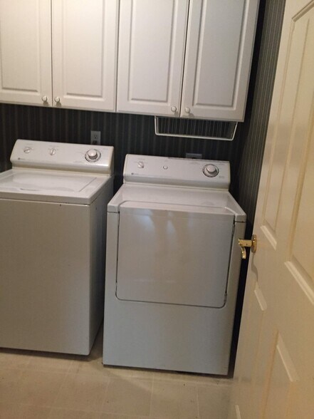 washer and dryer - 12312 NE 134th St