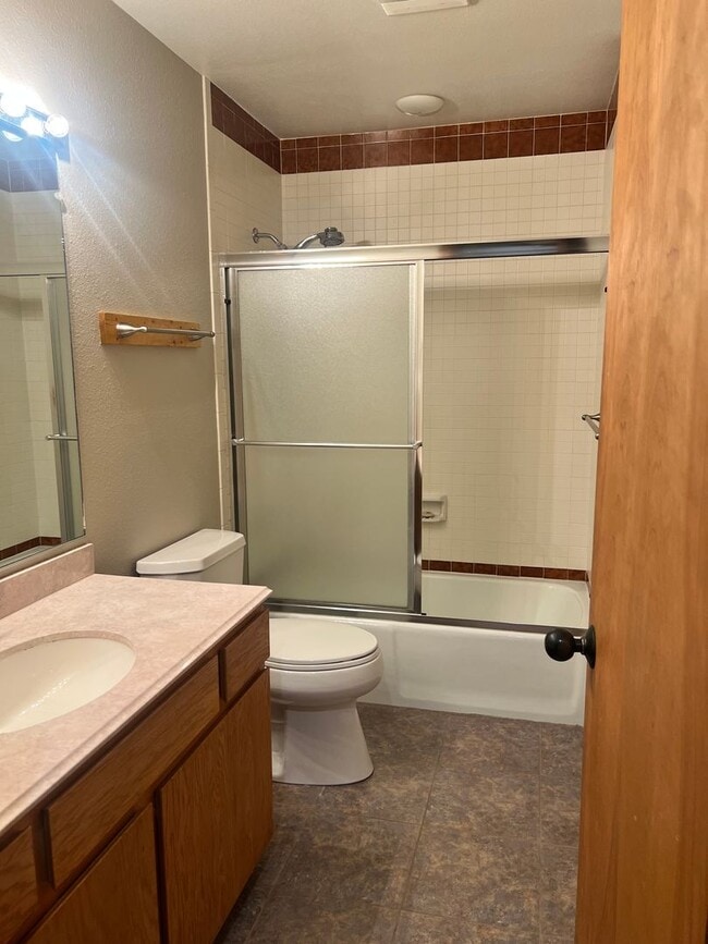Building Photo - Pinon Condo with lock off bedroom
