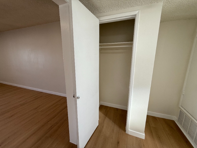 Building Photo - 6039 Whitsett Ave