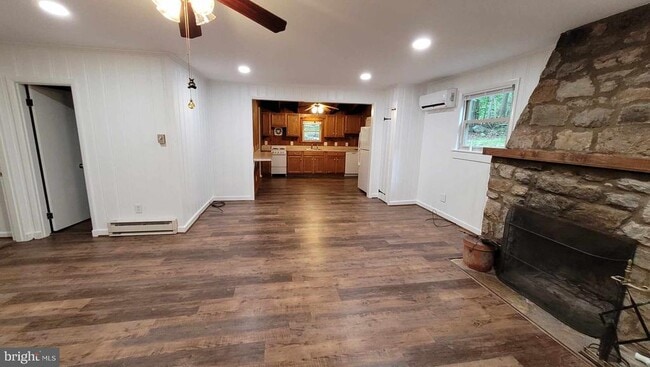 Building Photo - 1831 Wildcat Hollow Rd