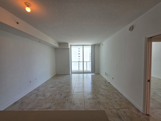Building Photo - 1900 N Bayshore Dr