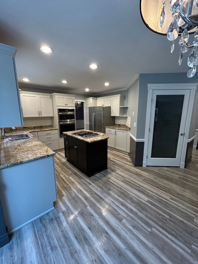 Building Photo - For Rent – Stunning 4-Bedroom NW Contempor...