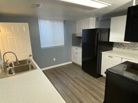 Building Photo - Orem House
