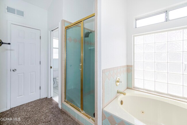 Building Photo - 908 Los Pinos Way