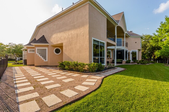 Building Photo - 14 Lake Mist Ct