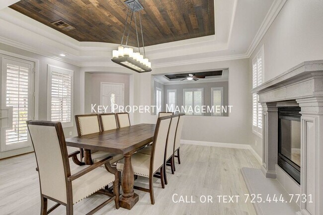 Building Photo - 4 BEDROOM 4.5 BATH MOUNTAINS EDGE REMODELE...