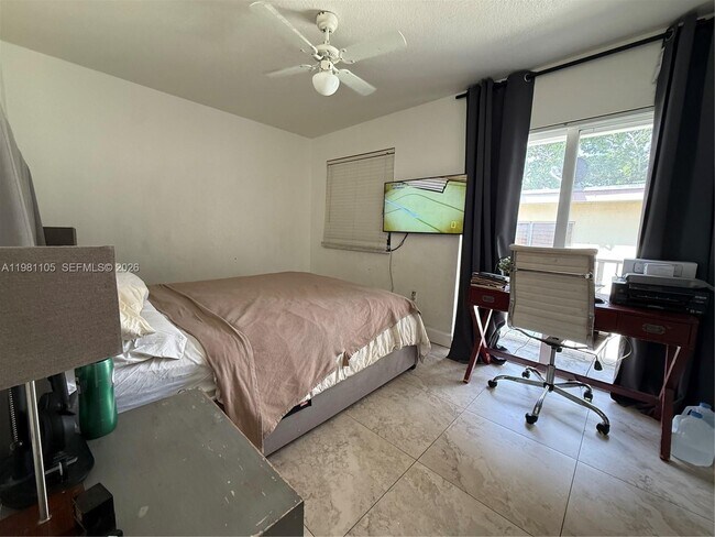 Building Photo - 2032 NE 167th St