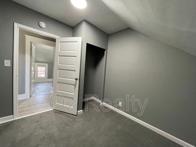 Building Photo - 3430 Maple St