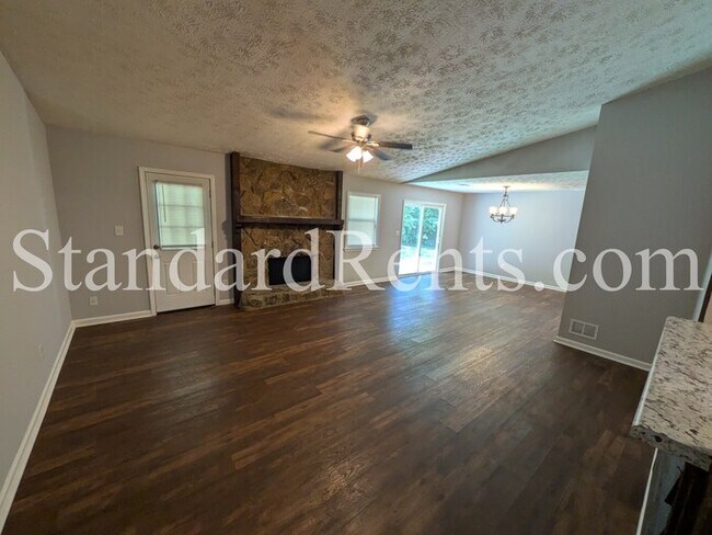 Building Photo - 8121 Winewood Way