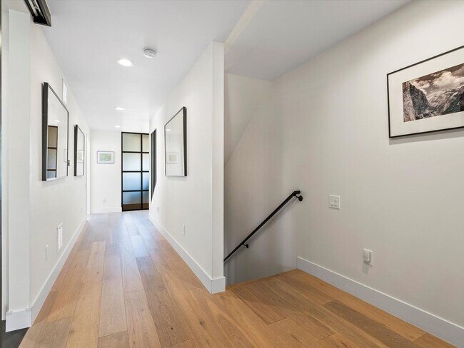 Building Photo - Luxury 3-Bed, 3.5-Bath Denver Home with Ro...