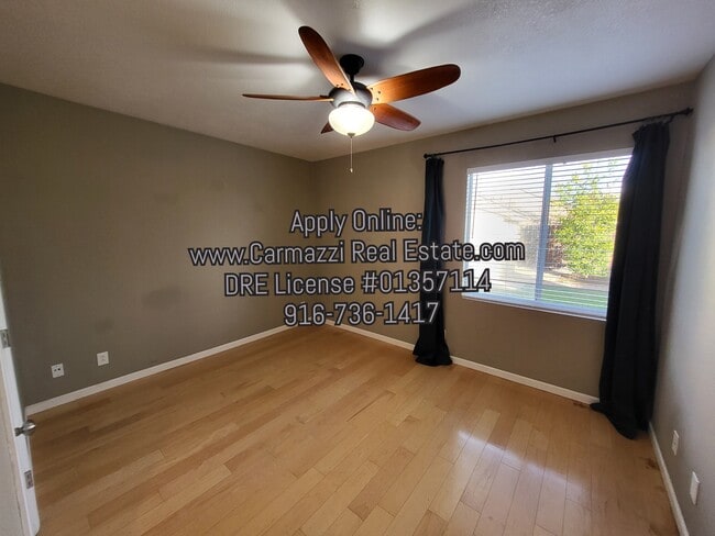 Building Photo - 9197 Irish Gold Way