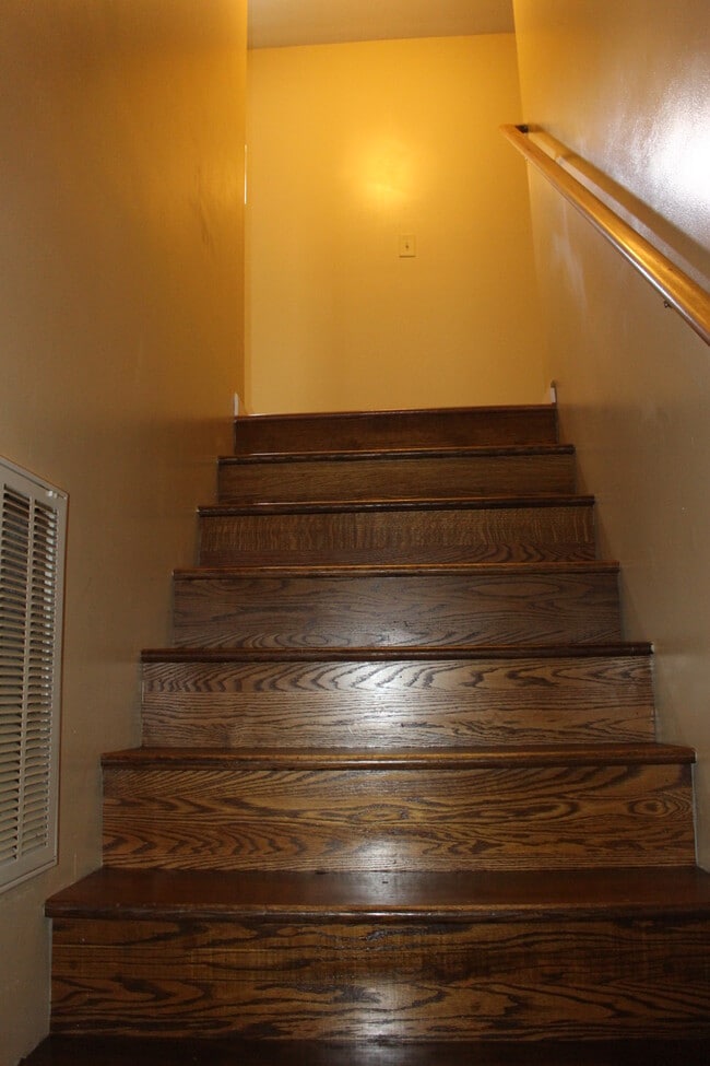 Building Photo - 331 American Ave