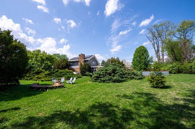 Building Photo - Short Term Rental Family Home