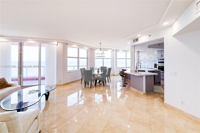 Building Photo - 2100 N Ocean Blvd