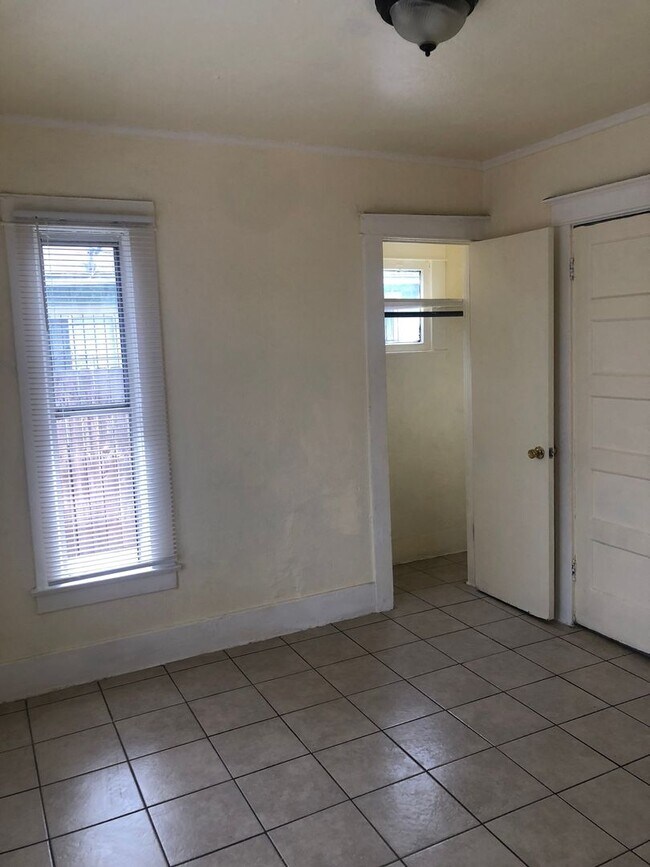 Building Photo - 1380 Gaviota