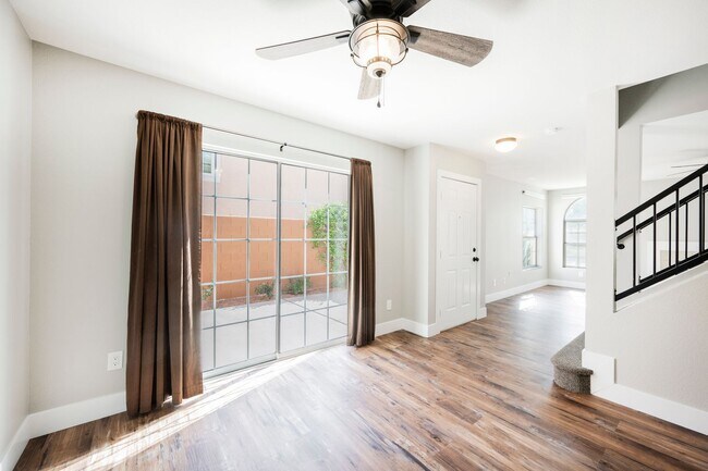 Building Photo - Fully Remodeled 3-Bedroom Townhome