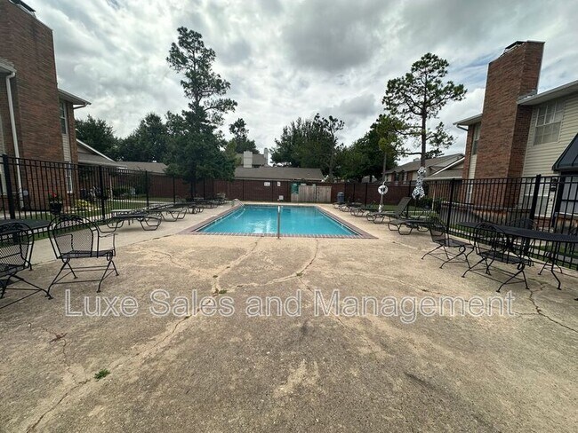 Building Photo - 3200 W Britton Rd