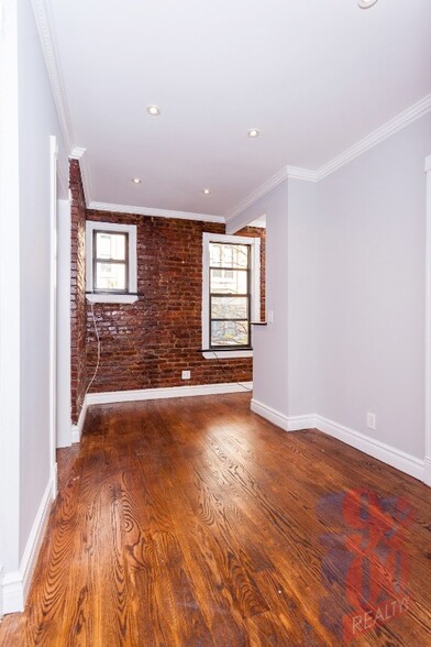 Building Photo - 416 E 13th St