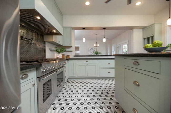 Building Photo - 69 W Lynwood St