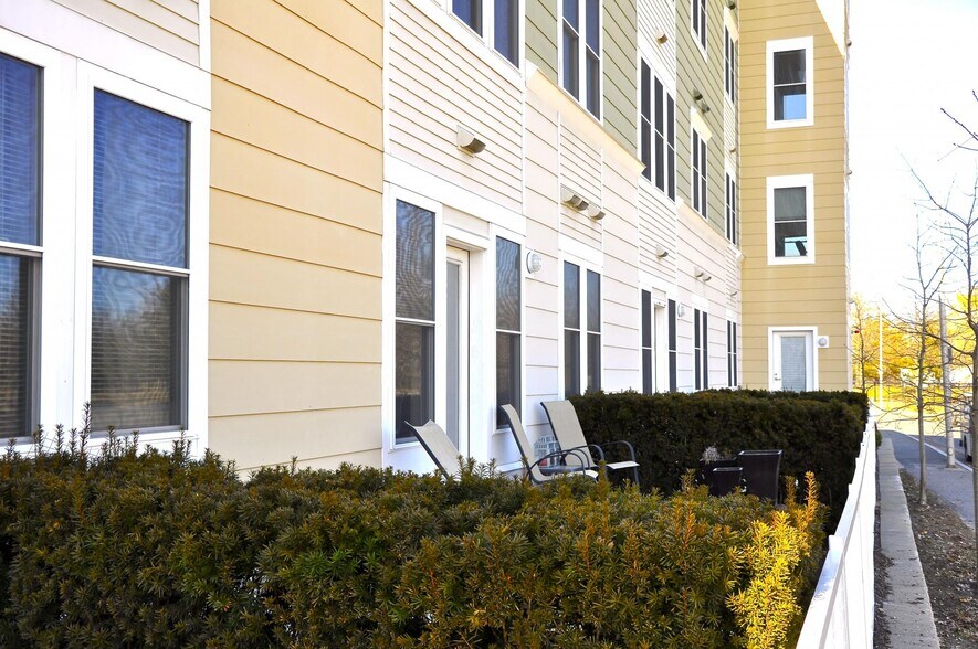 Building Photo - 87 New St