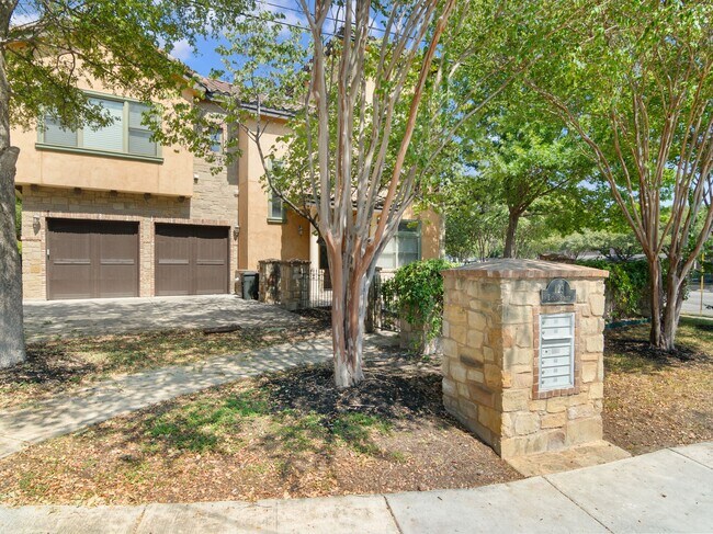 Building Photo - 123 Eaton St