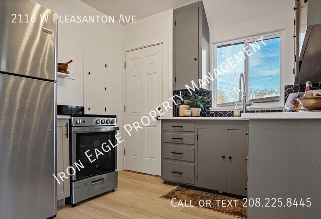 Building Photo - 2116 W Pleasanton Ave