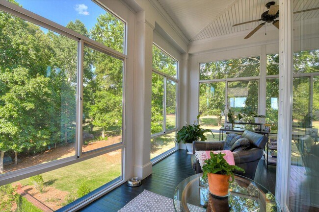 Building Photo - 501 John Fox's Run