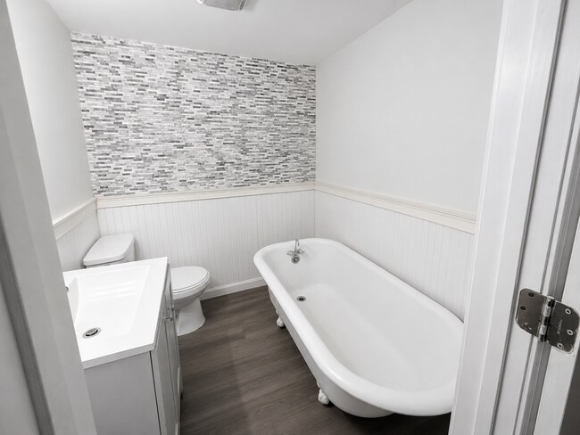 Building Photo - Three-Bedroom Home In Baltimore