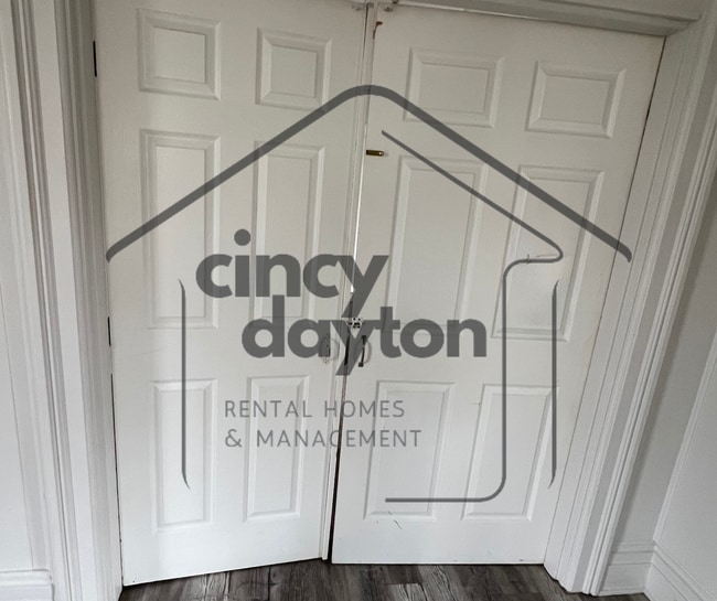 Building Photo - 110 N River St