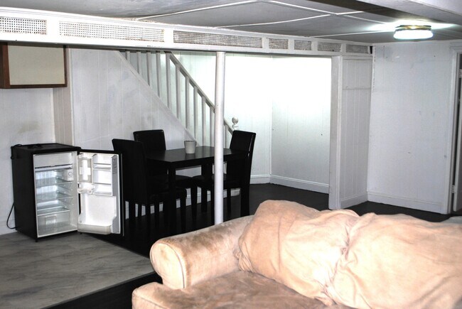 Building Photo - 2619 Saint Raymonds Ave